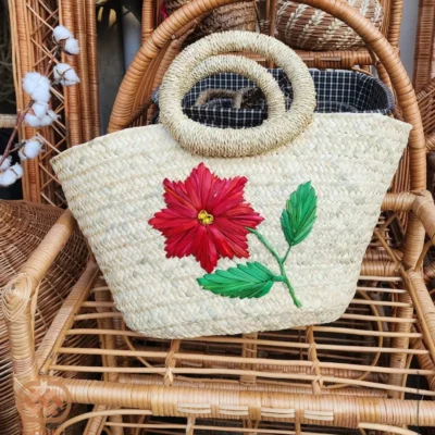 سبد حصیری طرح گل سرخ